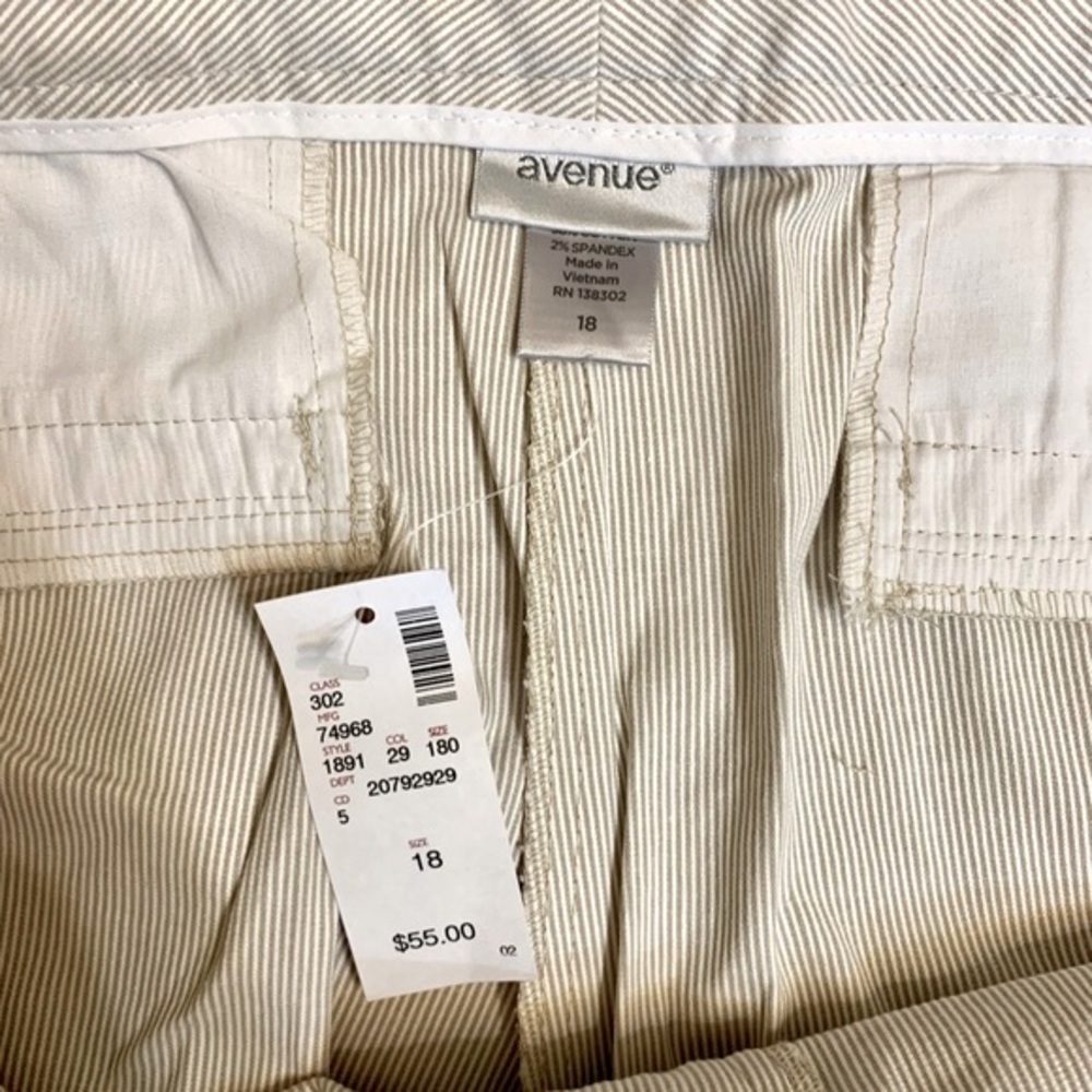 NWT Avenue Pull on Cropped Pant - Picture 2 of 7